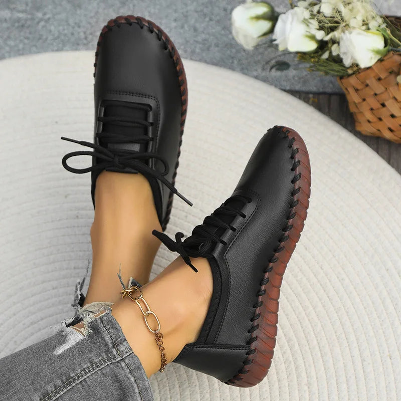 Woman's Riley Sneakers